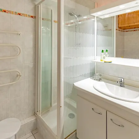 Appartement Studio Lumineux Pour 4 Pers Avec Kitchenette Et Casier A Skis - Fr-1-807-98 *